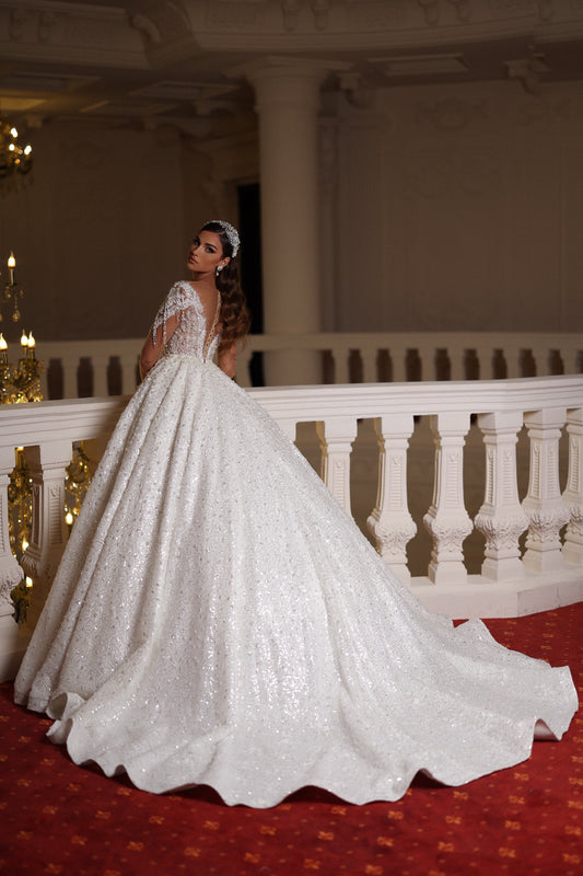 Glamorous Bridal Gown with Perfect Décolleté