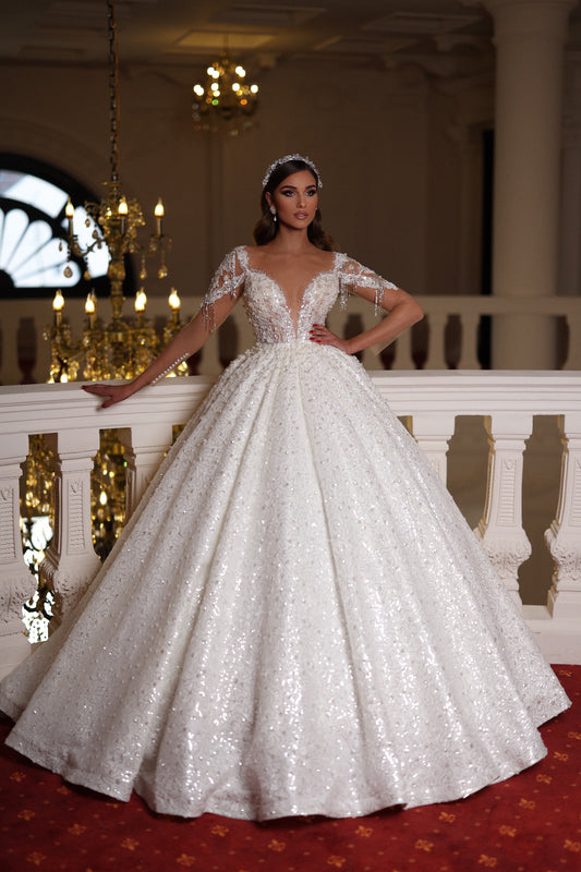 Glamorous Bridal Gown with Perfect Décolleté