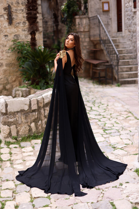 Elegant Black Dress Crafted with Gold Perls and Mirrors – Qëndresa